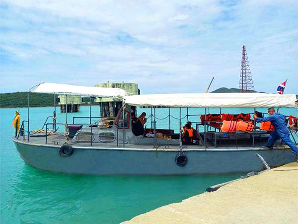 กองการฝึก กองเรือยุทธการ บริการเรือลอยอังคาร สำหรับประกอบพิธี ลอยอังคาร และอัฐิผู้วายชนม์ โดยทหารเรือ โทร 098-9326841 , 099-1869200 ลอยอังคารทะเลสัตหีบ